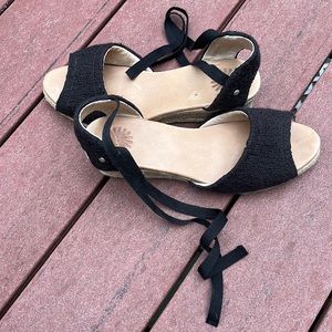 UGG Australia Delmar Espadrilles Size 11